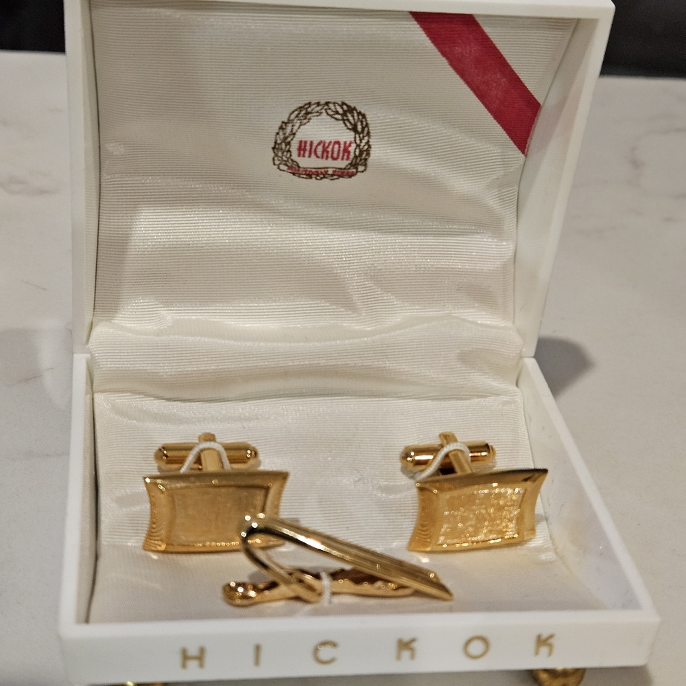 Vintage Hickok tie and cuff links